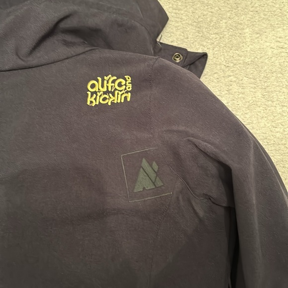 Mid-length winter coat. New condition. Size xs - Picture 5 of 5